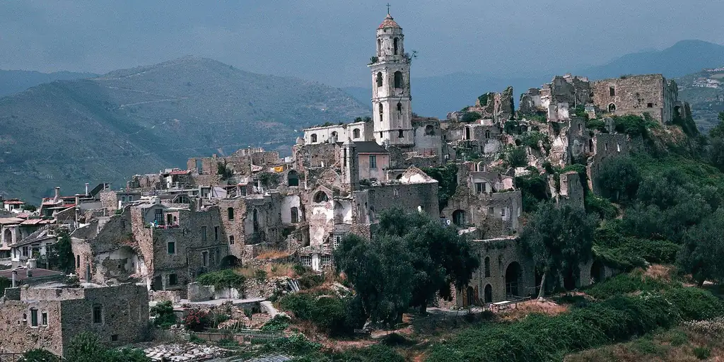 Il borgo di Bussana Vecchia, villaggio degli artisti