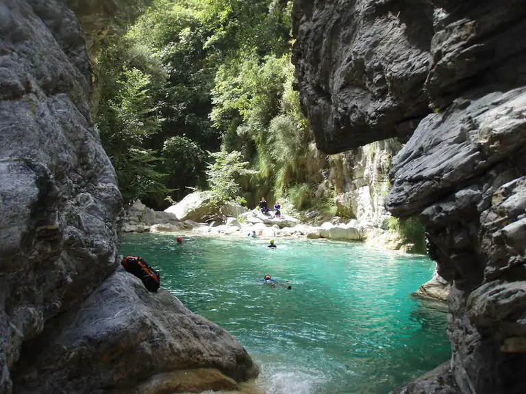 Gola e pozze d'acqua per il canyoning a Rocchetta Nervina
