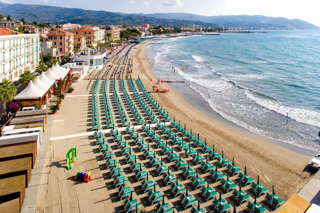 Stabilimenti balneari sulla spiaggia di Diano Marina