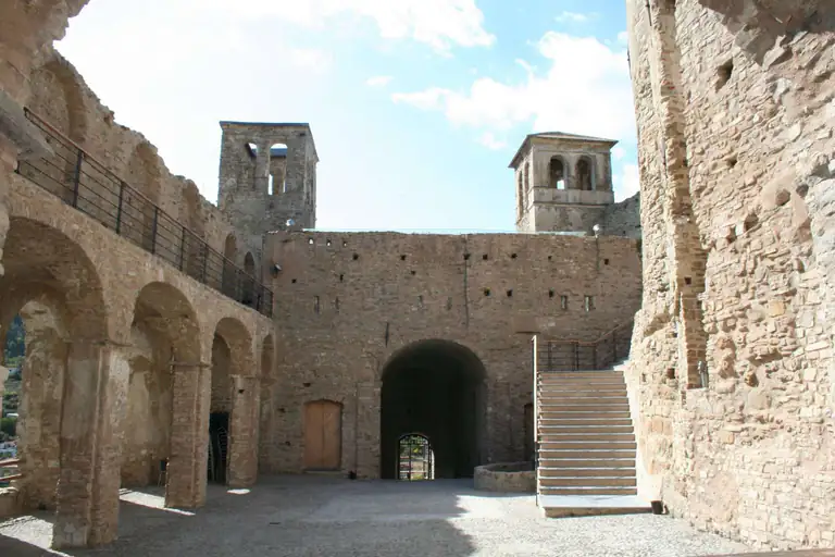 Cortile del Castello dei Doria a Dolceacqua