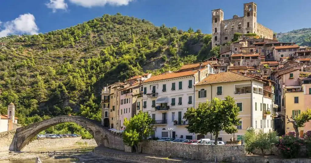 Dolceacqua con il ponte e il castello dei Doria