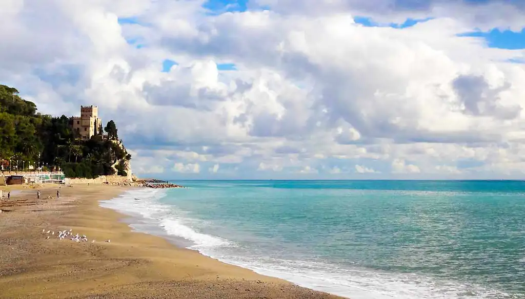 Spiaggia di sabbia di Finale Ligure