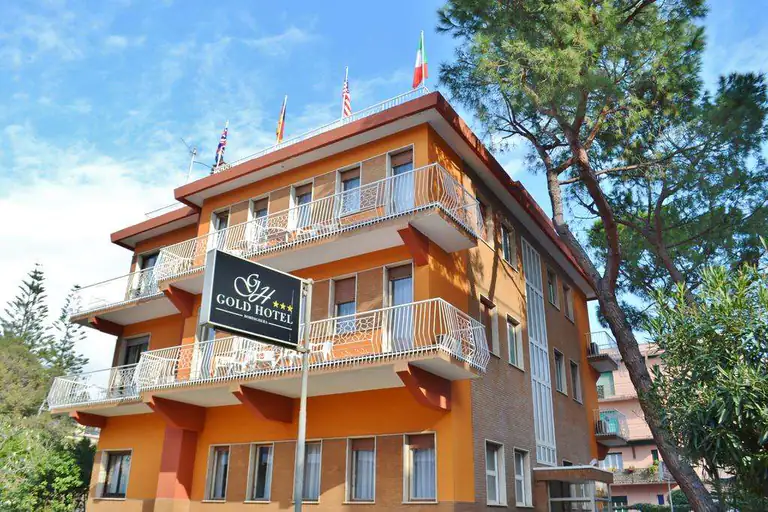 Facciata del Gold Hotel di Bordighera