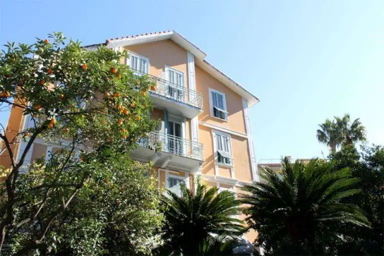 Hotel Lucciola tra le palme a Bordighera
