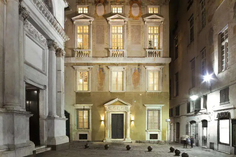 Hotel Palazzo Grillo an seinem Platz in Genua am Abend