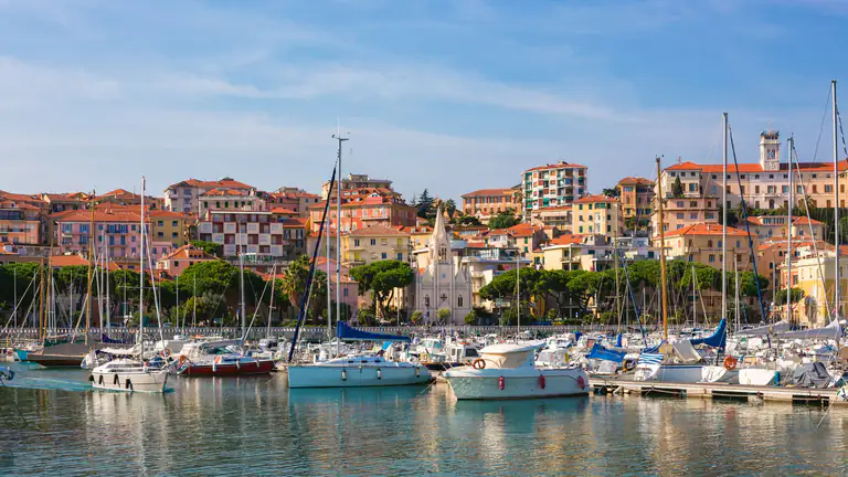 Porto turistico di Imperia con le barche