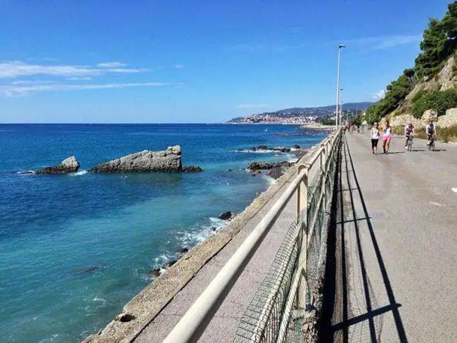 Pista ciclopedonale sul mare a Diano Marina