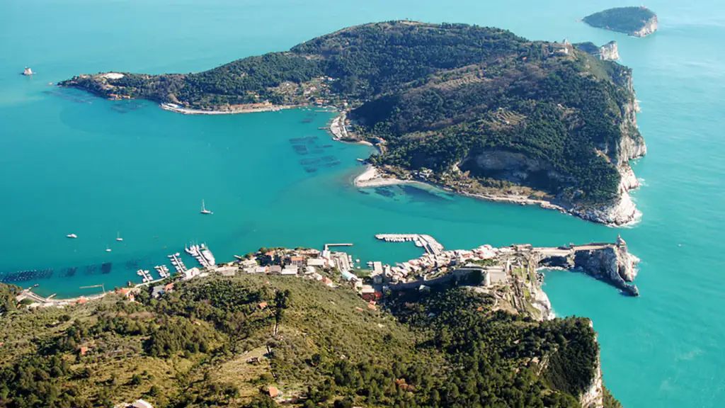 Isola Palmaria e Portovenere dall'alto
