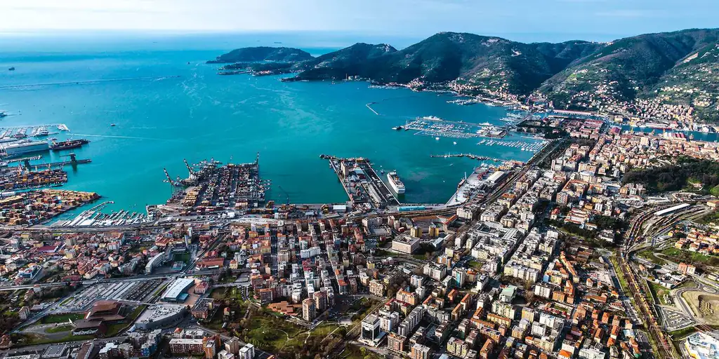 La Spezia e il suo golfo visti dall'alto