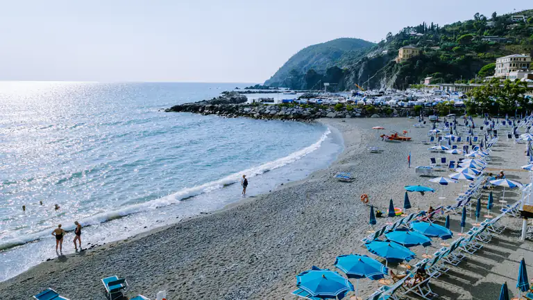 Spiaggia di Levanto con gli ombrelloni