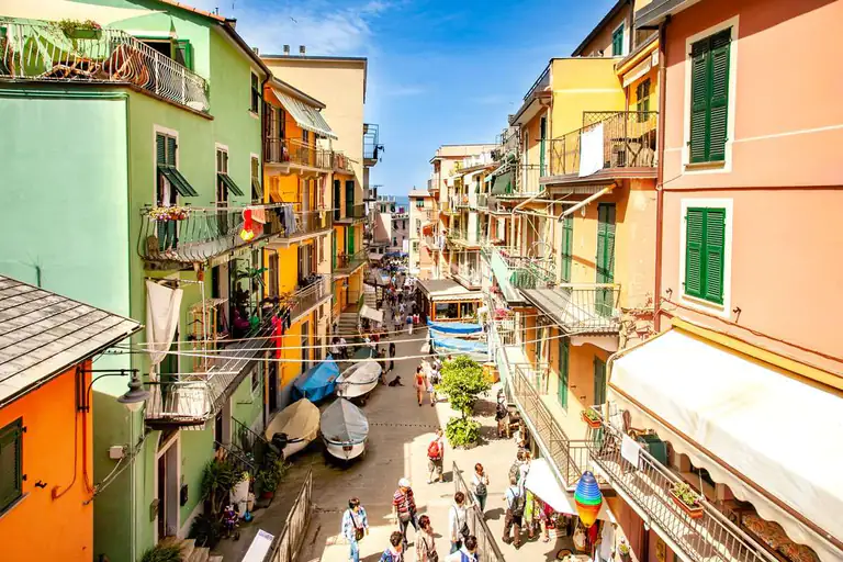 Via principale del centro storico di Manarola