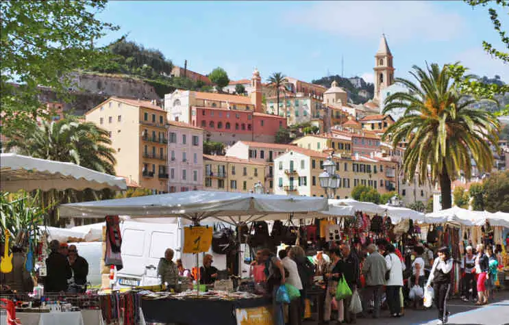 Bancarelle del mercato del venerdì di Ventimiglia