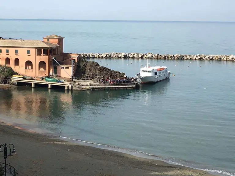 Molo di Levanto con le barche
