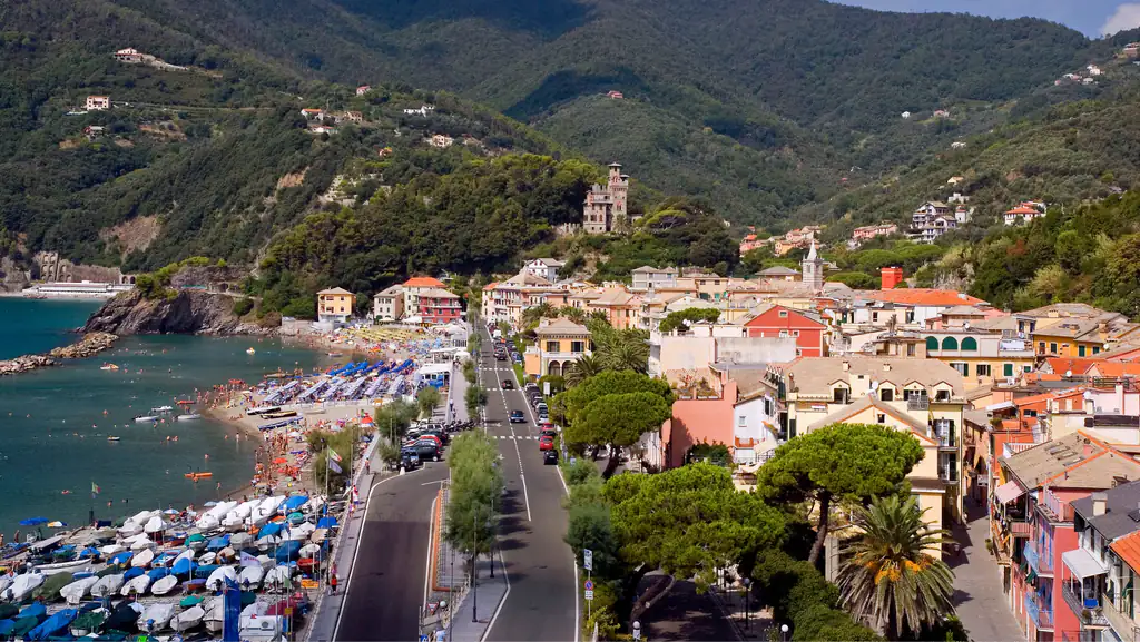 Moneglia e la spiaggia dall'alto