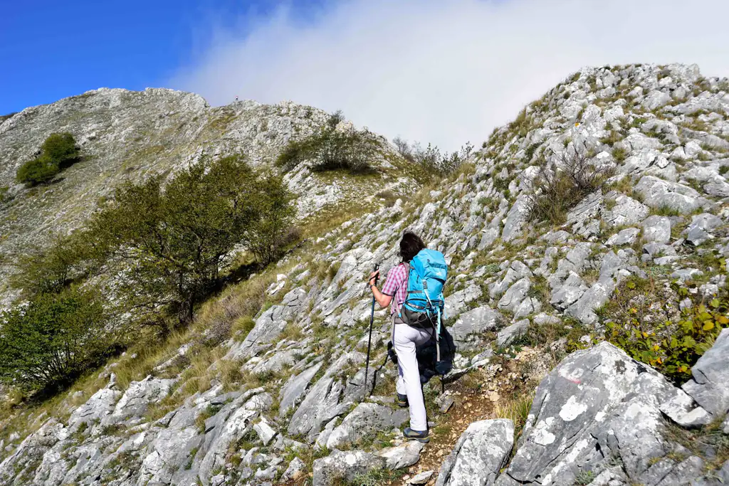Escursionista sul Monte Carmo di Loano