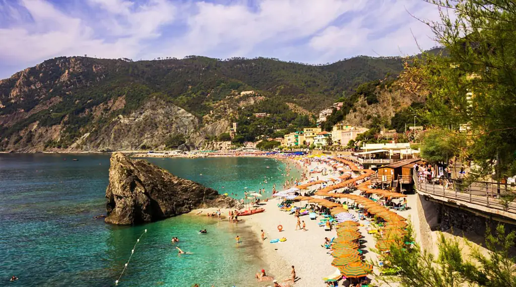 Spiaggia di Monterosso con lo scoglio