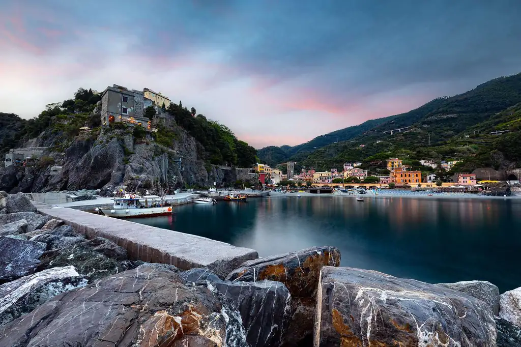 Scogli di Monterosso al tramonto