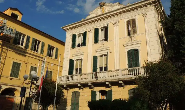 Palazzo Maglione a Diano Marina