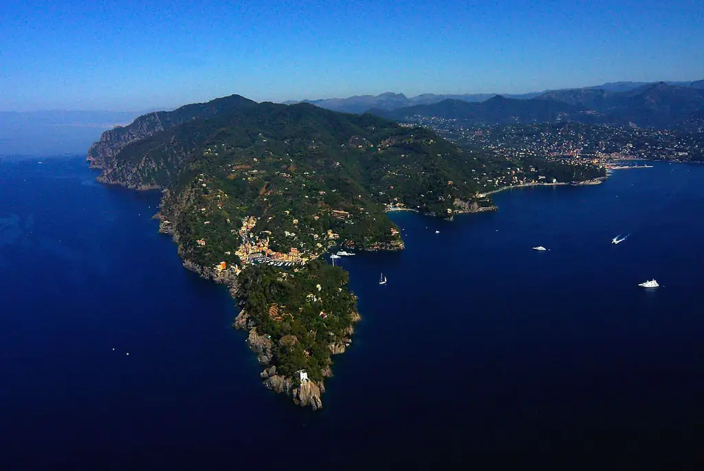 Die Landzunge des Parks von Portofino von oben