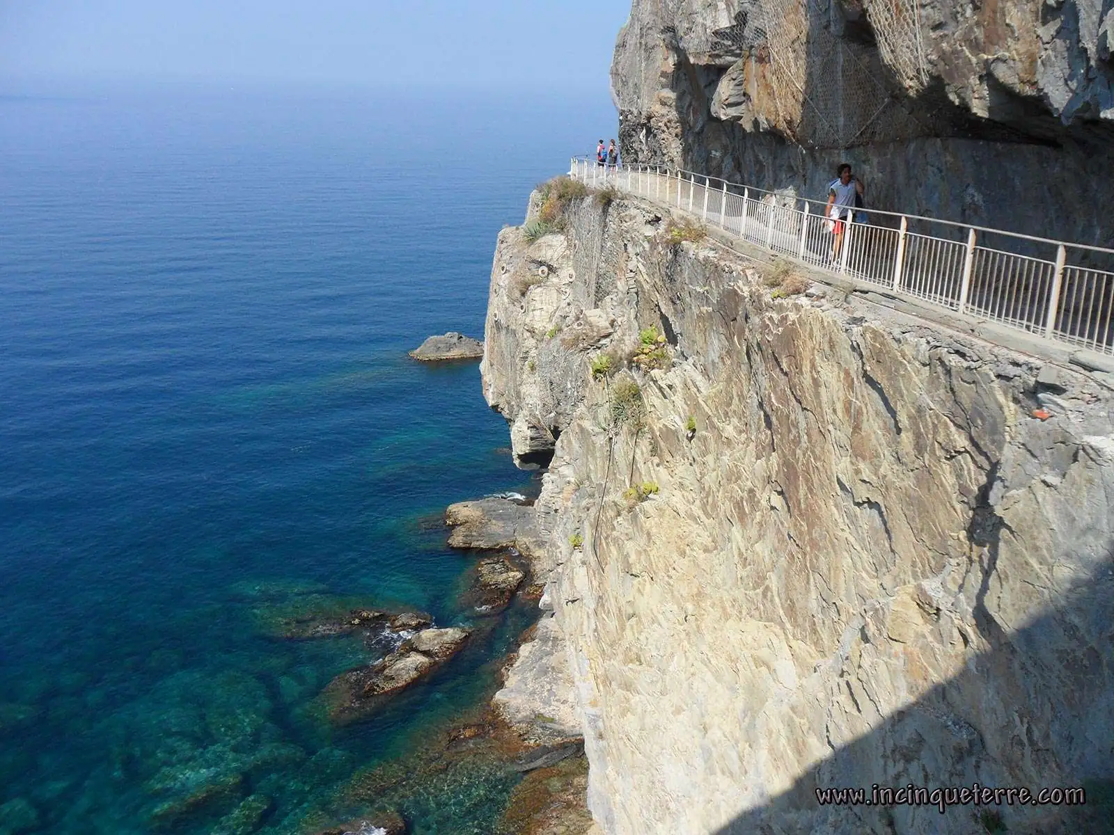 Sentiero Azzurro lungo la scogliera delle Cinque Terre