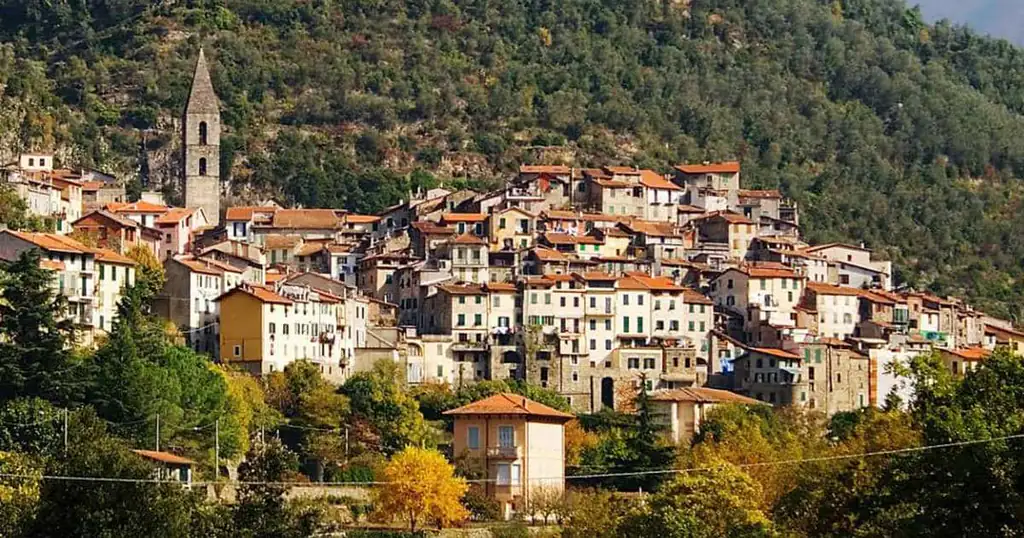 Il borgo di Pigna in val Nervia