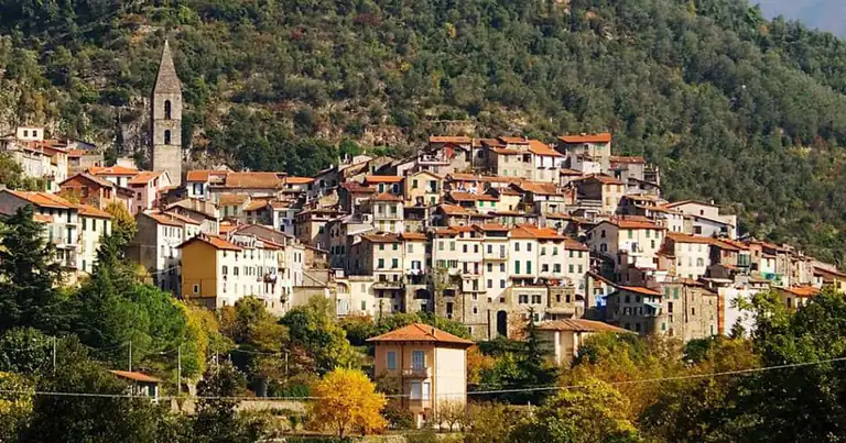 Il borgo di Pigna in val Nervia