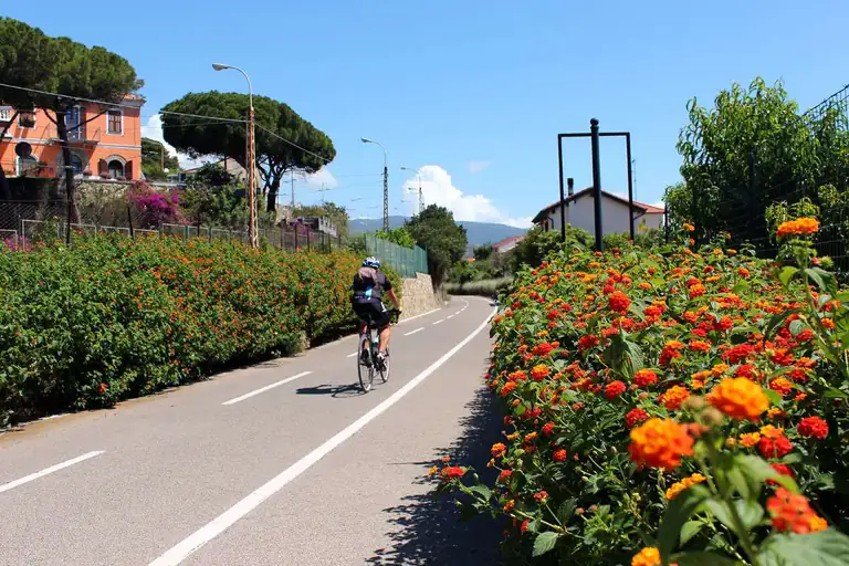 Pista ciclabile della Riviera dei Fiori a Sanremo