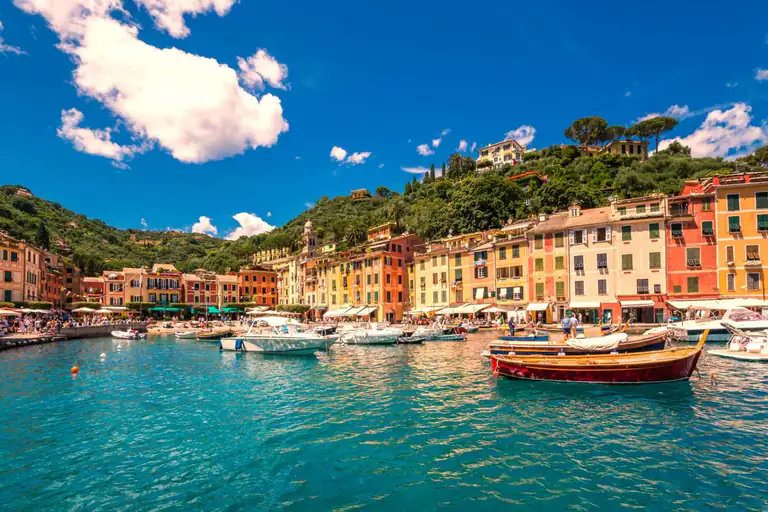 Barche e case colorate a Portofino