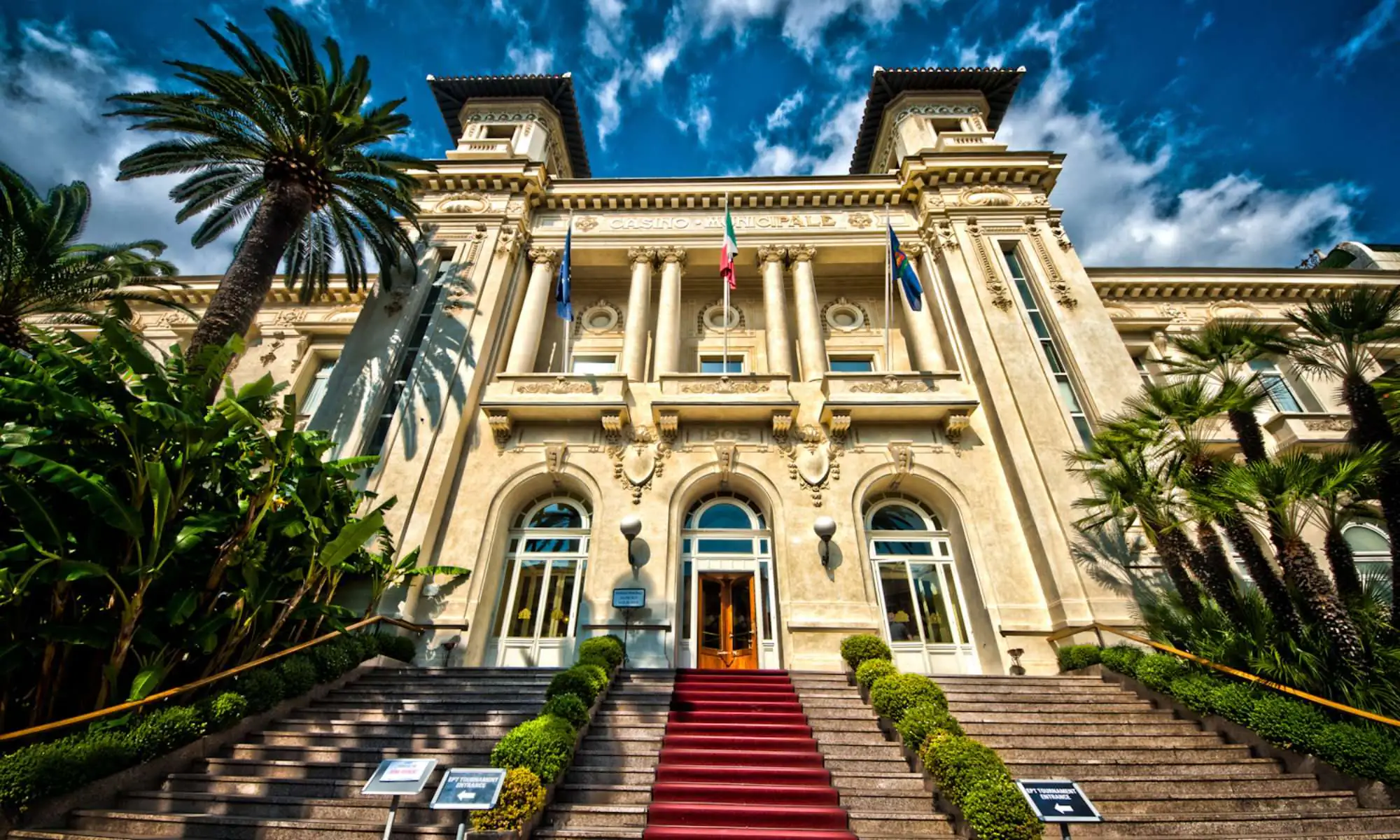 Casino von Sanremo mit Palmen, Riviera dei Fiori