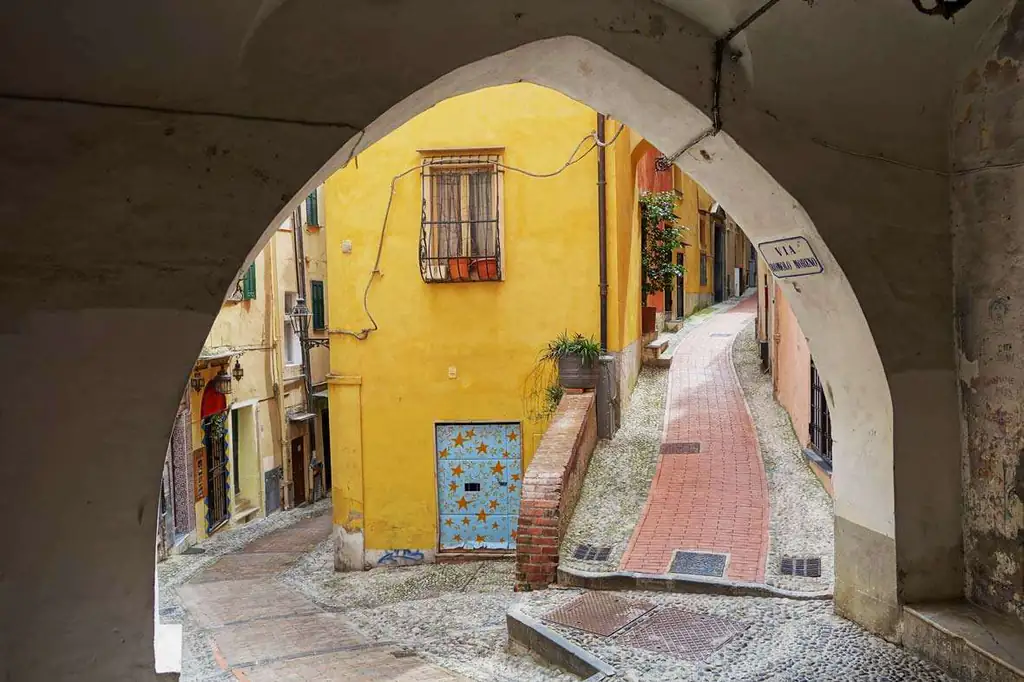 Arco e carruggio della Pigna di Sanremo