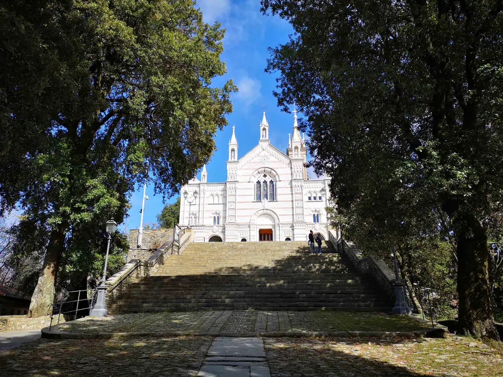 Santuario di Nostra Signora di Montallegro sopra Rapallo