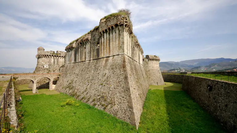 Mura della Fortezza Firmafede a Sarzana