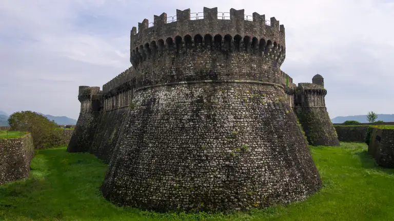Torrione circolare della Fortezza di Sarzanello