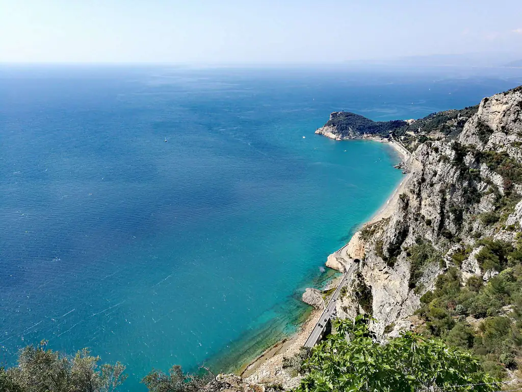 Mare turchese dal Sentiero del Pellegrino a Varigotti