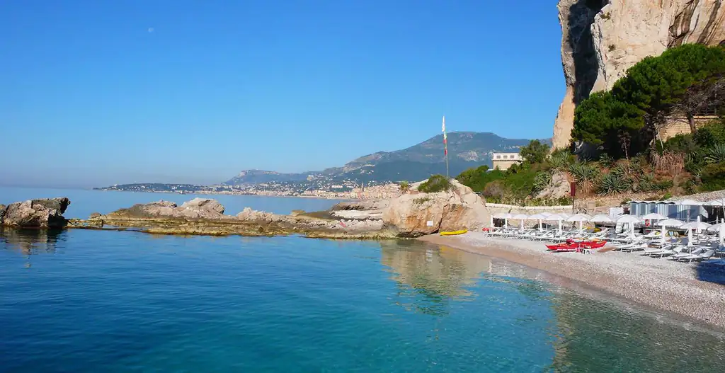 Spiaggia delle Uova ai Balzi Rossi