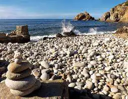Ciottoli tondi della Spiaggia delle Uova ai Balzi Rossi