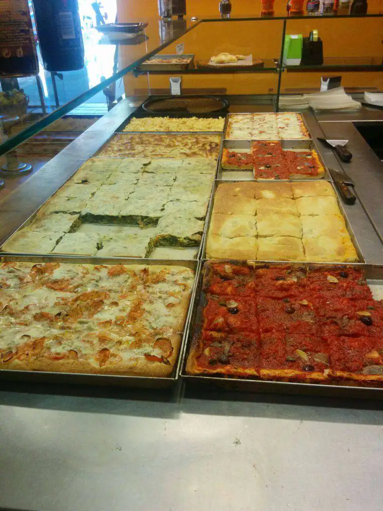 Focaccias en vitrine à La Tartana de Bordighera
