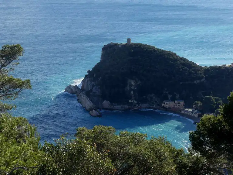 Promontorio con la torre saracena di Varigotti