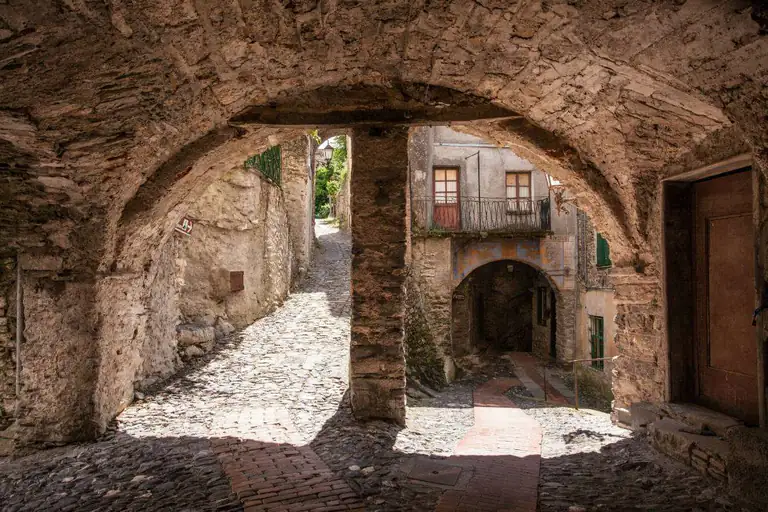 Portici e vicoli medievali di Triora