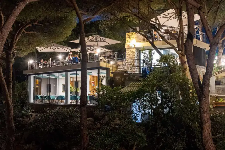 Restaurant U Cavetu à Bordighera le soir