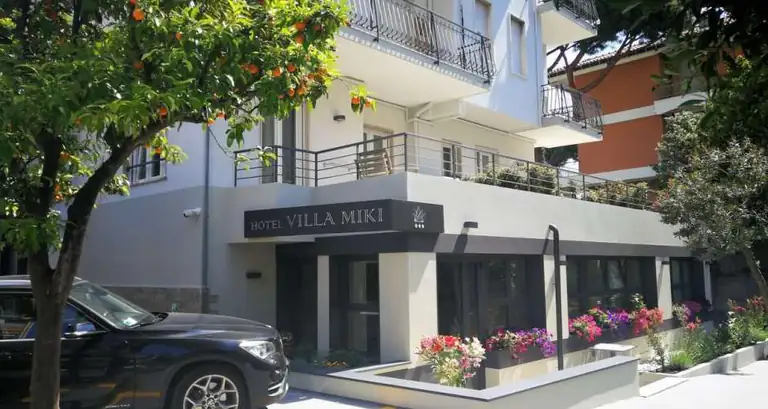 Ingresso dell'Hotel Villa Miki a Bordighera