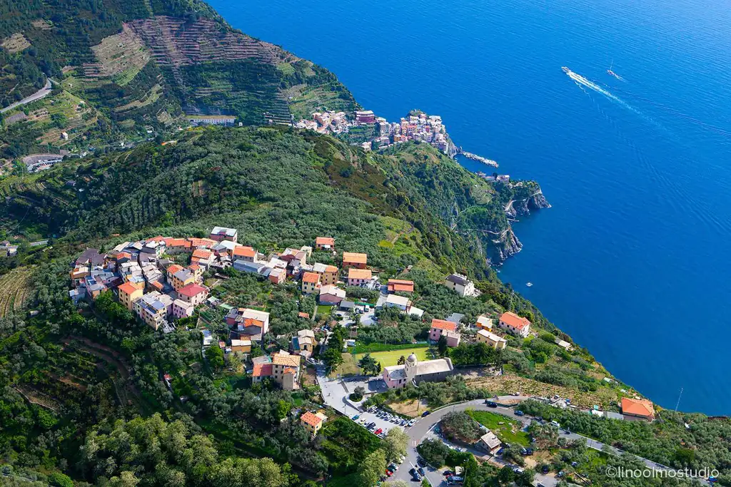 Volastra tra i terrazzamenti sopra Manarola