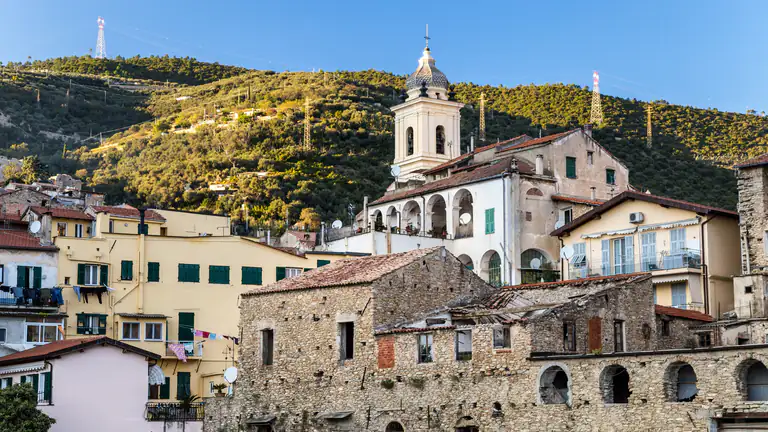 Centro storico di Taggia con il campanile