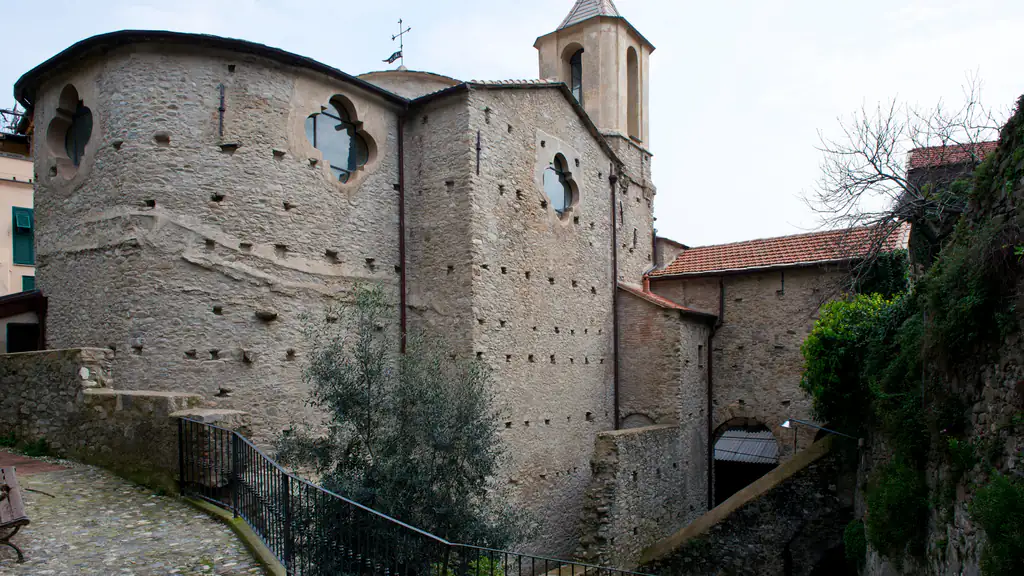 Chiesa in pietra nel centro storico di Taggia
