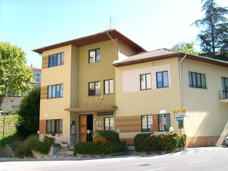 Il municipio di Altare