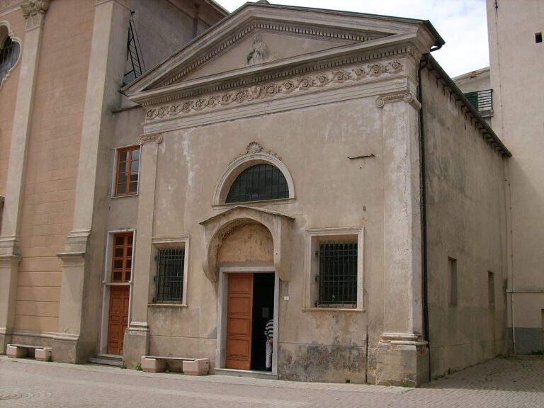 La facciata dell'oratorio dell'Assunta a Bardineto