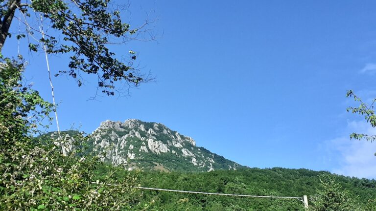 La Rocca Barbena vista da Castelvecchio