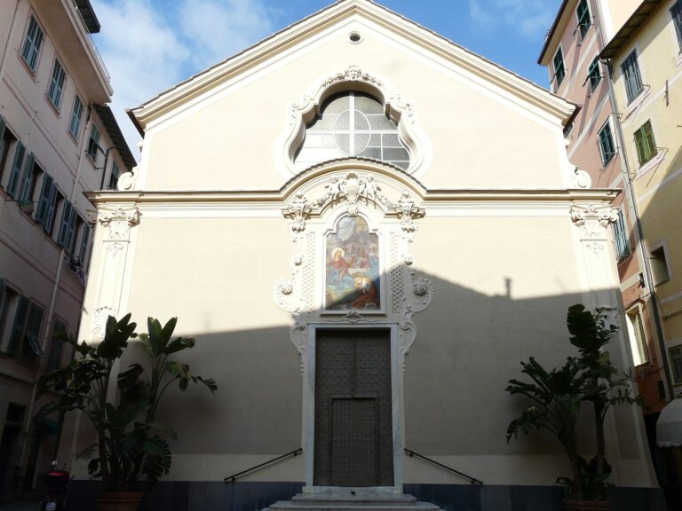 Facciata della chiesa di Santa Maria Maddalena a Bordighera Alta