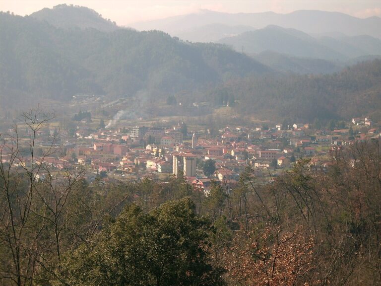Panorama di Brugnato e del fondovalle del Vara