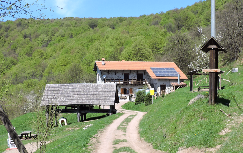 Cascina Miera nella riserva dell'Adelasia